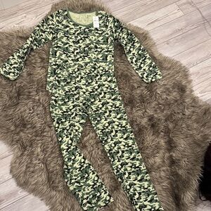 New With Tags Women's Camouflage Pajama Set